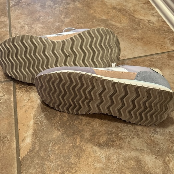 New Balance Women’s Sneakers size9. - Picture 6 of 6